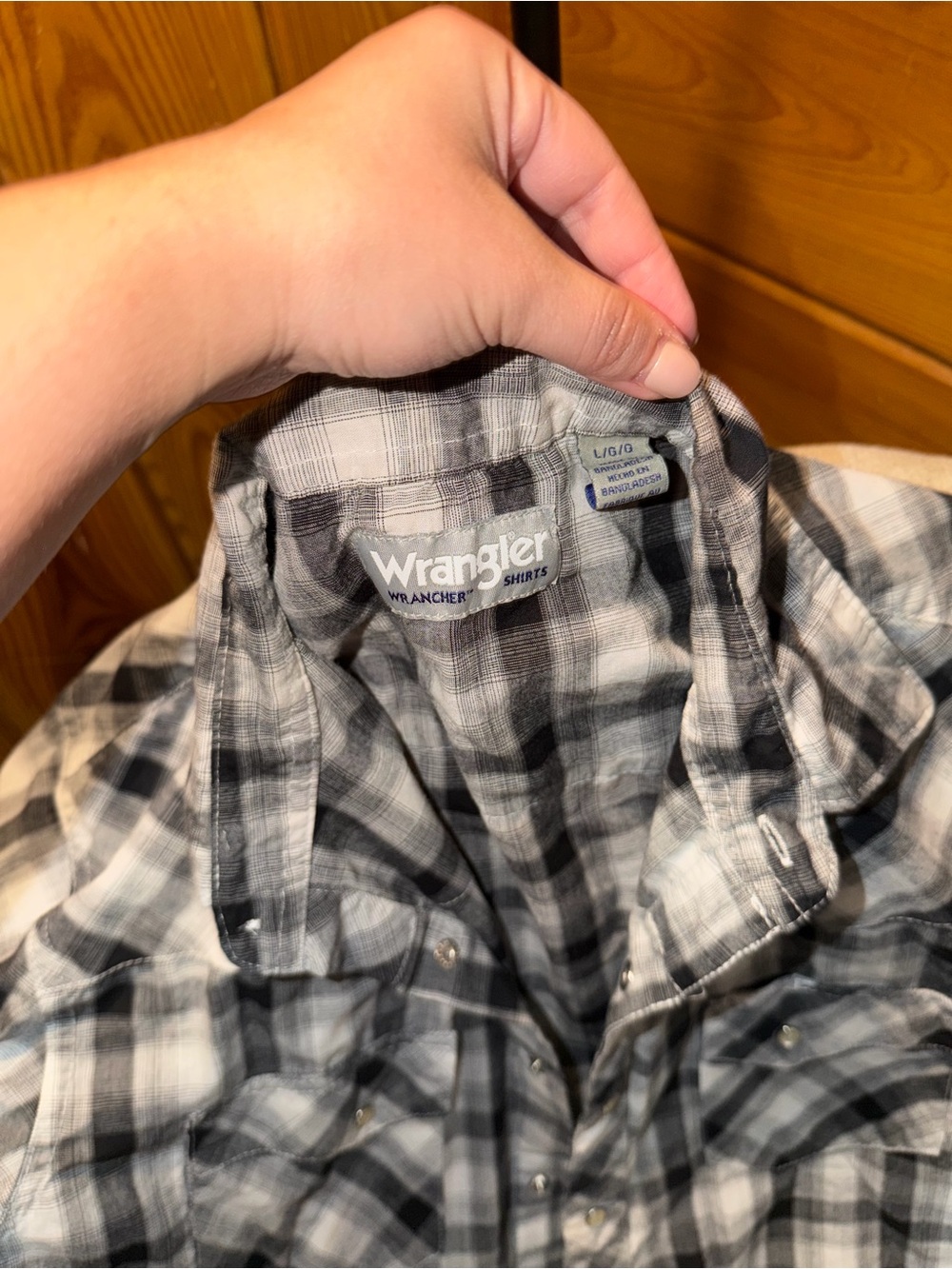 Wrangler Black & White Short-Sleeve Plaid Button-Down Shirt - Picture 2 of 4